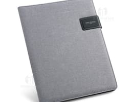 Pasta A4 em couro preto de alta qualidade para organização de documentos. Ideal para escritório, reuniões e estudos. Design