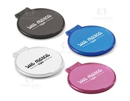 Espelho de bolsa de plástico perfeito para retoques rápidos de maquiagem. Leve e compacto, ideal para carregar na bolsa.