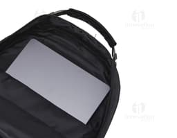 Mochila de couro preto para viagem e trabalho. Moderna e elegante, perfeita para armazenar seus pertences com estilo. Ideal
