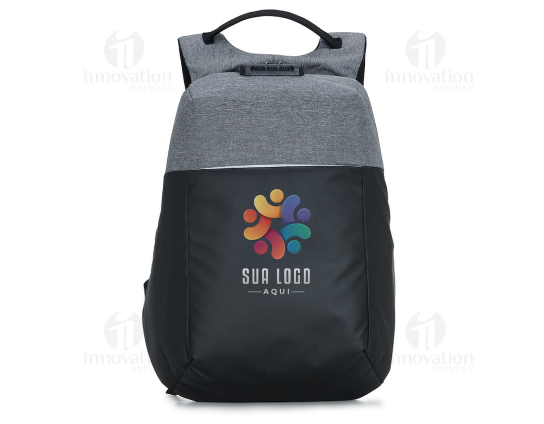 Mochila de couro preta moderna e elegante para um visual sofisticado. Ideal para viagens ou uso casual, essa peça é perfeita