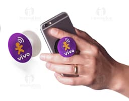 Suporte para celular PopSocket na cor 07, com design prateado e padrão geométrico.