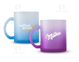 Caneca de vidro de 350ml para café ou chá. Ideal para bebidas quentes. Possui alça e design elegante. Perfeita para o café da