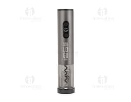 Equipamento moderno de metal preto, um saca-rolhas elétrico com LED. Possui tecnologia avançada, bateria recarregável e é
