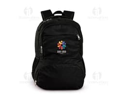 Mochila de poliéster preta com capacidade de 26L, com alça de mão e alças para as costas. Possui zíper, bolsos e