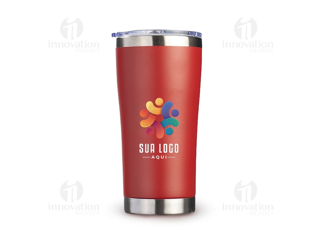 Copo térmico de 550ml em metal prateado, com tampa e parede dupla para manter a bebida quente ou fria por mais tempo. Design