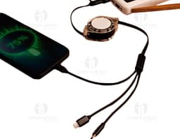 Cab USB retrátil 3 em 1 prateado, com combinação de fechadura e plugue. Feito de metal e plástico, possui cabo retrátil e