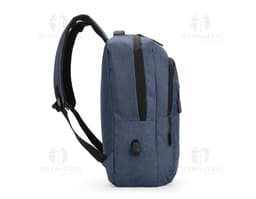 Mochila de couro preta estilo briefcase com alça de mão e alças para as costas. Fechamento com zíper, detalhes em metal e