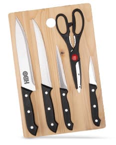 Kit churrasco contendo seis peças, incluindo garfo, faca, colher, espátula, pegador e faca de cortar carne, em aço inoxidável