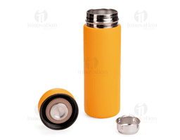 Garrafa térmica de 300ml em plástico amarelo, com tampa transparente e design clean. Ideal para manter bebidas quentes ou