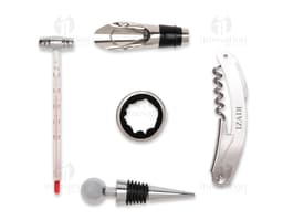 Kit Vinho 5 Peças em uma caixa de couro vazia, com compartimentos para garrafa, taças, saca-rolhas, termômetro e corta-gotas.