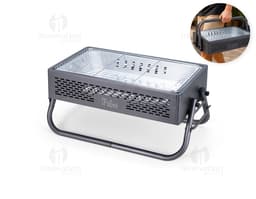 Churrasqueira portátil com design moderno e compacto, ideal para uso em ambientes externos. Feita de metal e plástico, possui