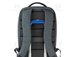 Mochila Premium para notebook em couro preto com fecho de metal, alça de transporte e compartimento interno para equipamentos