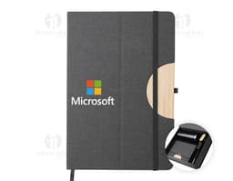 Kit de escritório contendo notebook, equipamento tecnológico, objetos diversos, telefone celular, produtos de maquiagem