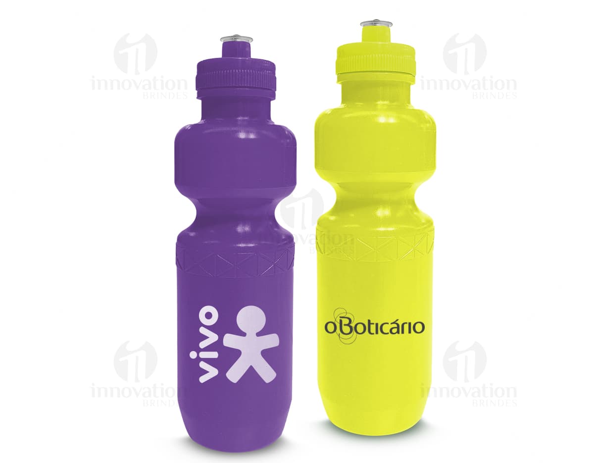 O squeeze plástico de 750ml é a solução perfeita para quem busca praticidade e qualidade. Feito de material resistente