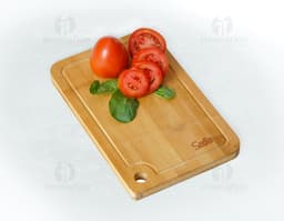 Tábua de churrasco de madeira moderna para negócios e brindes corporativos. Ideal para personalização com logotipos. Produto