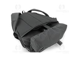 Mochila para notebook em couro moderna e contemporânea. Perfeita para viagens ou passeios, com alça resistente e zíper para