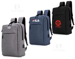Mochila para notebook preta em couro moderna. Ideal para transportar seu dispositivo eletrônico com segurança e estilo. Feita