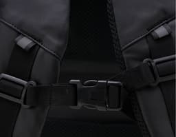 Mochila em couro sintético perfeita para sua viagem! Ideal para te acompanhar em suas aventuras, este acessório de alta