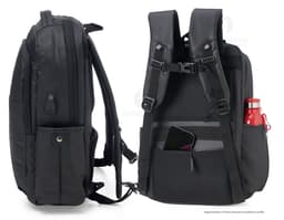 Mochila em couro sintético de alta qualidade, perfeita para acompanhar você em viagens e no dia a dia. Com alça ajustável e
