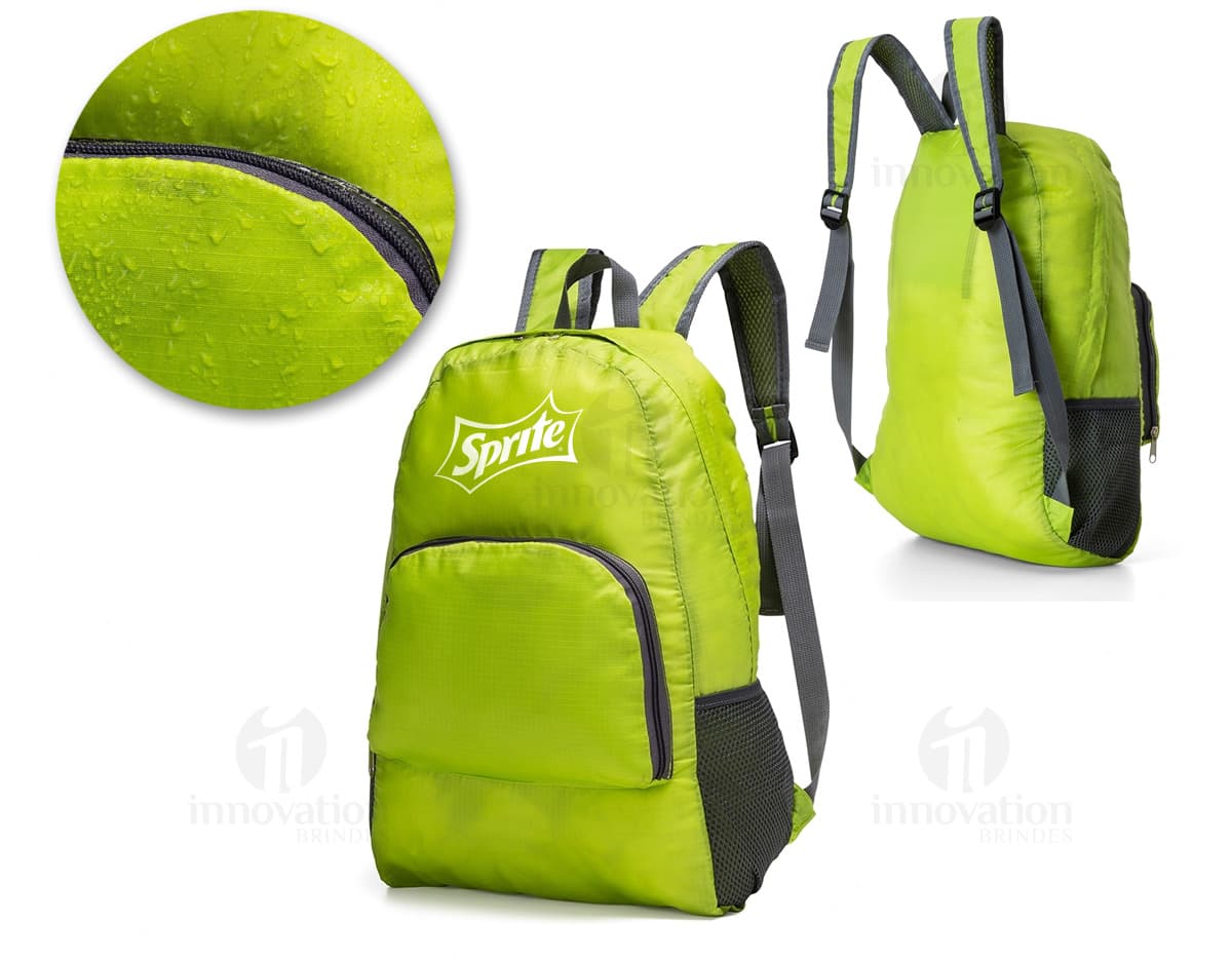 Mochila dobrável em nylon de alta qualidade, perfeita para qualquer ocasião. Leve, moderna e prática, ideal para quem busca