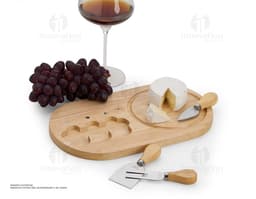 Kit queijo 4 peças em madeira, perfeito para um jantar tradicional. Este set de utensílios de cozinha inclui duas facas e
