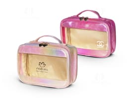 Necessaire sintética para viagem, ideal para organização e praticidade. Perfeita para guardar seus itens de higiene e beleza.