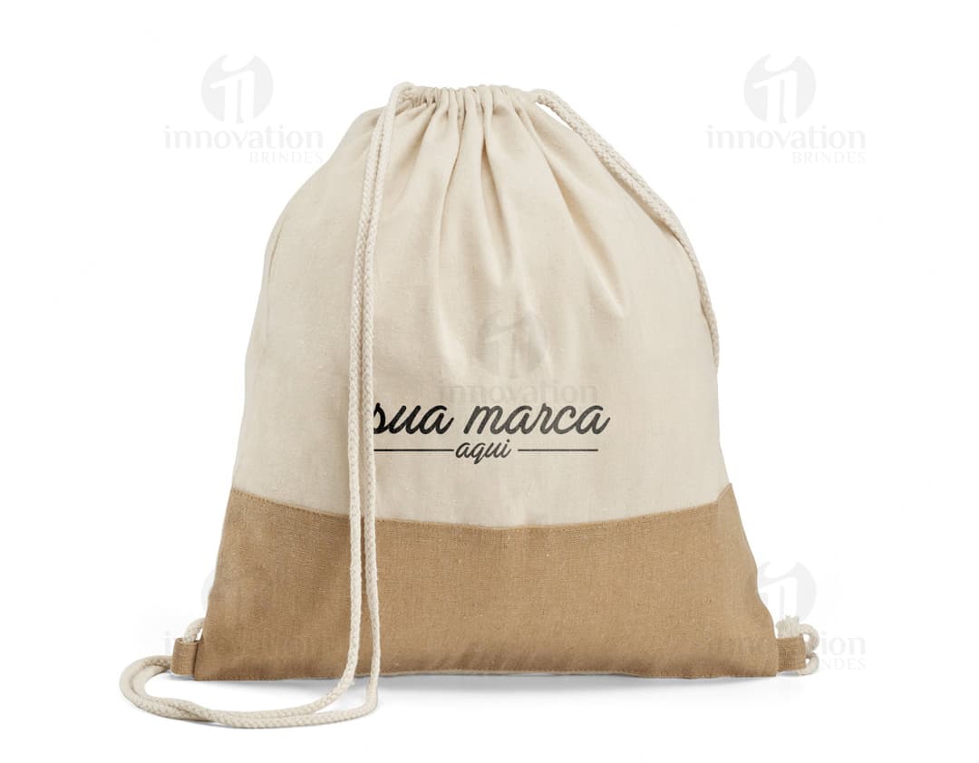 Sacola mochila de tecido resistente e moderno, ideal para viagens e compras. Leve e prática, perfeita para quem busca estilo