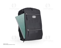 Mochila executiva de couro preto para notebook, ideal para viagens de negócios. Elegante e moderna, oferece segurança e