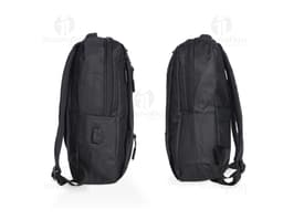 Mochila para notebook preta em couro - ideal para viagens de negócios e trabalho. Possui compartimento acolchoado e espaço