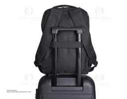 Mochila para notebook em couro preto, ideal para viagens de negócios e trabalho. Com design moderno, espaçoso e elegante