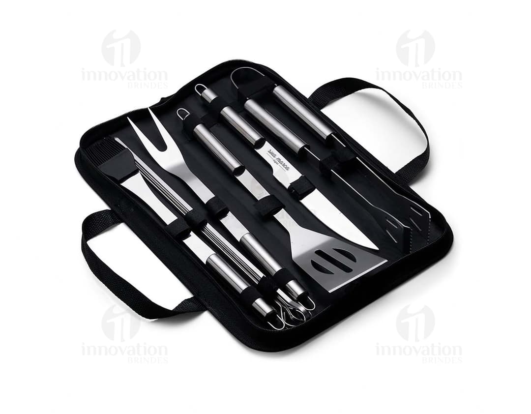 Kit Churrasco 9 Peças - Prático e versátil, este kit de churrasco é o acessório perfeito para os amantes de um bom churrasco.