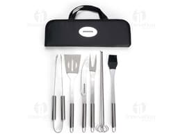 Kit churrasco 9 peças em aço inox com acabamento em couro, perfeito para os amantes de churrasco. Este conjunto prático e