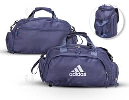 Bolsa esportiva de 25 litros para armazenar seus pertences com praticidade e estilo. Feita em couro sintético, possui alça de