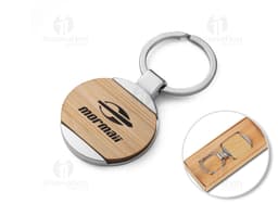 Chaveiro de metal com detalhes em bambu, objeto de segurança e proteção com design elegante e resistente para guardar chaves.