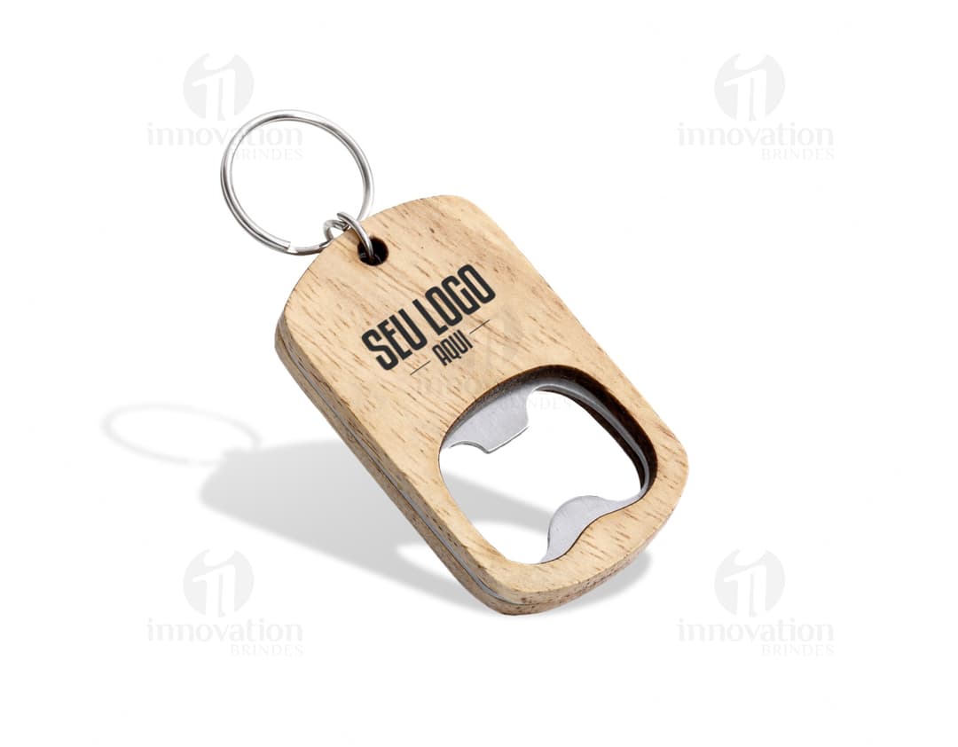 Chaveiro abridor de madeira - Acessório prático e sofisticado para brindes e presentes. Com design exclusivo, este chaveiro