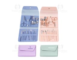 Kit manicure com 16 peças dentro de um estojo. O conjunto inclui ferramentas de metal e plástico, como alicate, tesoura