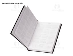 Agenda 2025 Cromato com capa preta e detalhes em dourado, apresentando páginas mensais e semanais, marcadores de páginas