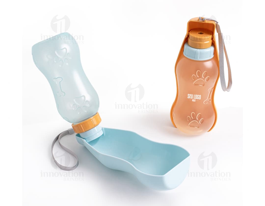 Garrafa Bebedouro Pet 400ml: a solução perfeita para manter seu pet hidratado durante passeios e viagens. Prática e compacta