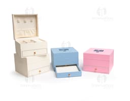 Porta joias com design sofisticado em formato de disquete, com espaço para armazenamento de memórias, notas e documentos. Em