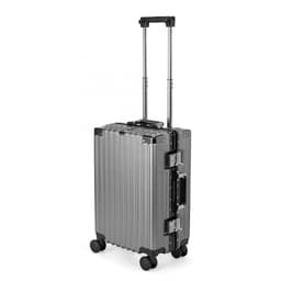 Mala de Viagem 46 Litros em alumínio preto, moderna e resistente, ideal para viagens de negócios ou lazer.