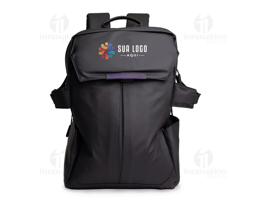 Mochila de couro sintético de 30 litros - Ideal para quem busca estilo e praticidade. Com design elegante em cor preta, é