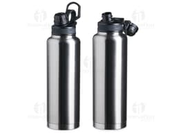Garrafa térmica de 1,5 litros feita de metal, com tampa e sem ninguém por perto.