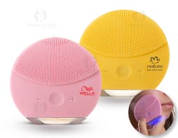 Massageador e Limpador Facial Elétrico em fundo preto, equipamento de tecnologia moderna com design eletrônico. O aparelho