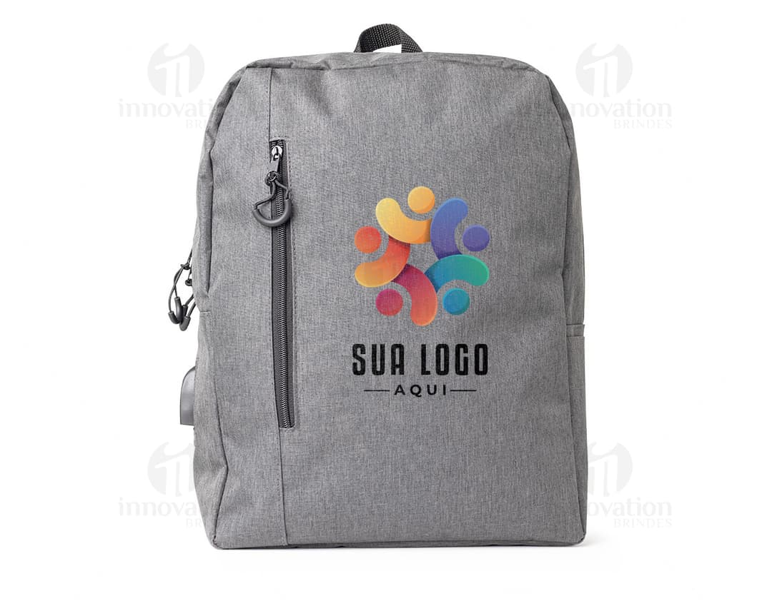 Mala de viagem executiva em couro marrom vintage para negócios e lazer. Ideal para armazenar roupas e acessórios com estilo e