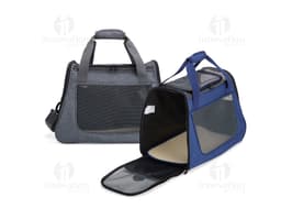 Bolsa em oxford para pets com bolso lateral, em cor marrom e fecho de zipper. Perfeita para transportar de forma segura e