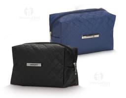 Nécessaire puff matelassê dourada, ideal para presentear. Perfeita para guardar seus pertences com estilo e elegância.