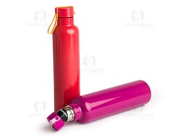 Garrafa térmica 790ml: mantenha sua bebida fresca ou quente por horas. Com design moderno e capacidade de 790ml, ideal para