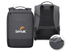 Mochila para Notebook Premium preta, moderna e profissional, feita em couro, com compartimentos para equipamentos eletrônicos