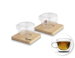 Dois copos de parede dupla, cada um com capacidade de 60ml, feitos de bambu.