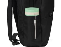 Mochila para notebook preta, feita de couro, adequada para um homem de negócios. A mochila possui um compartimento para